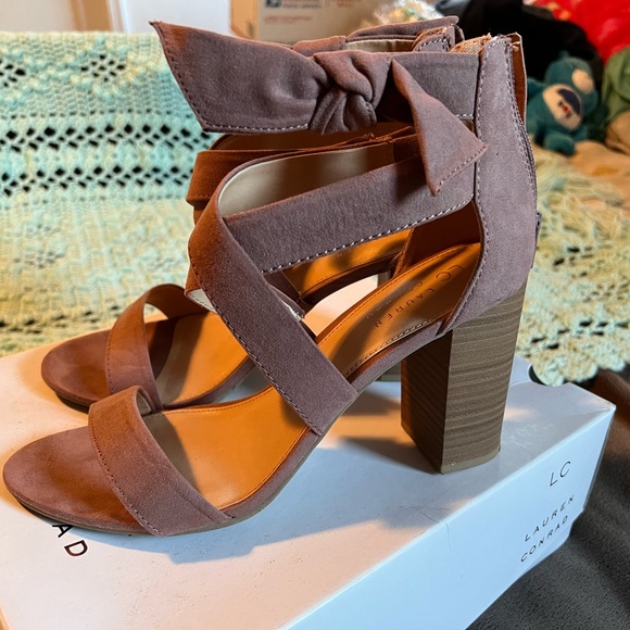 Lauren Conrad Mauve Girlfriend Block open toe heel with Bow - Picture 2 of 5